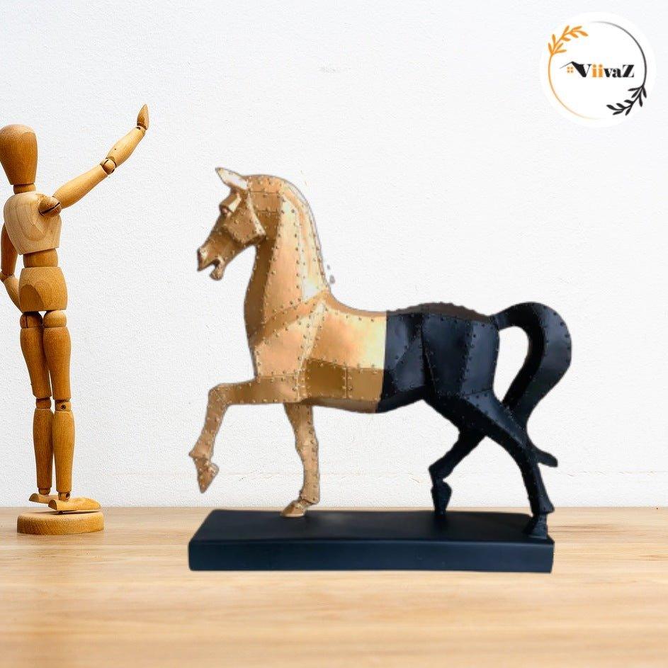 Dotted Dolt Horse